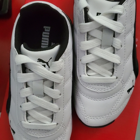 Kids Shoe 10.5 - Picture 3 of 7